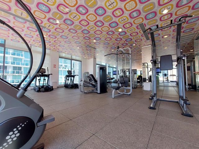 31 SE 6th St 1405, Miami, FL 33131