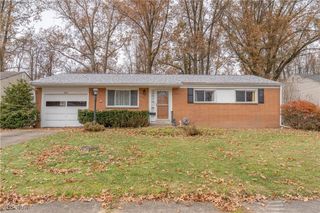 2835 Crestwood Drive NW, Warren, OH 44485