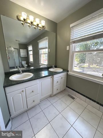 1321 BUTTERFIELD LN, Bensalem, PA 19020