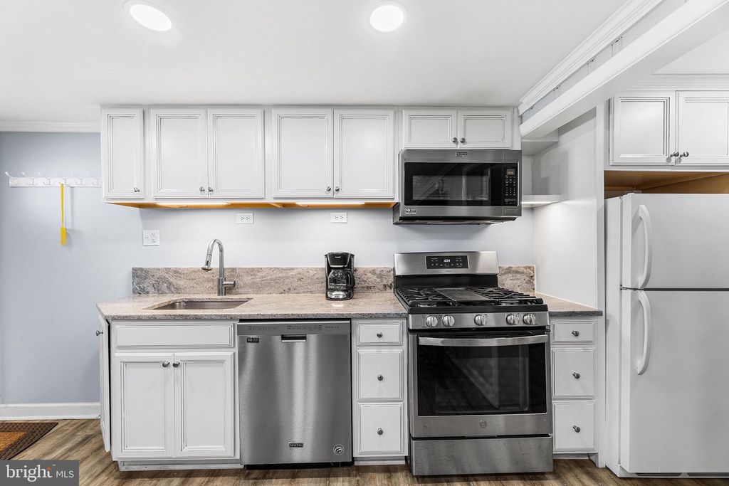 Image 11 of property listing at 13 40TH ST #4, Ocean City, MD 21842