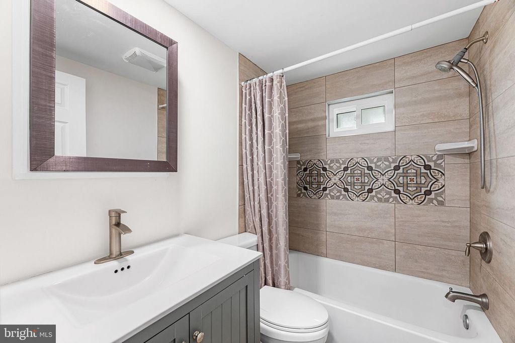 Image 12 of property listing at 13 40TH ST #4, Ocean City, MD 21842