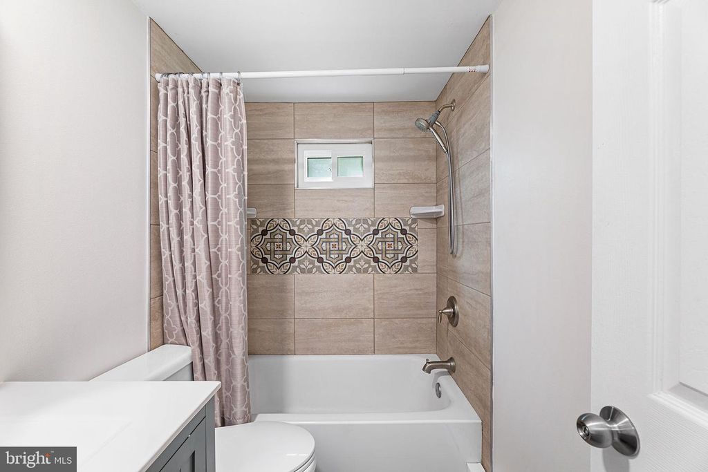 Image 13 of property listing at 13 40TH ST #4, Ocean City, MD 21842