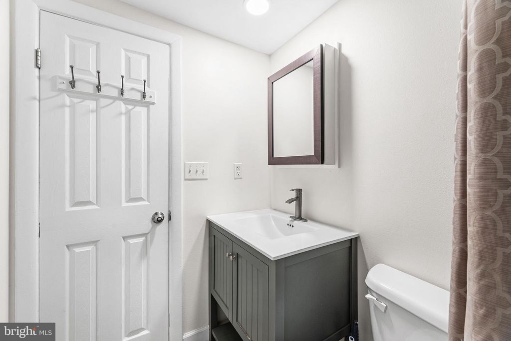 Image 14 of property listing at 13 40TH ST #4, Ocean City, MD 21842