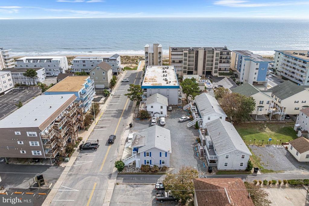 Image 4 of property listing at 13 40TH ST #4, Ocean City, MD 21842