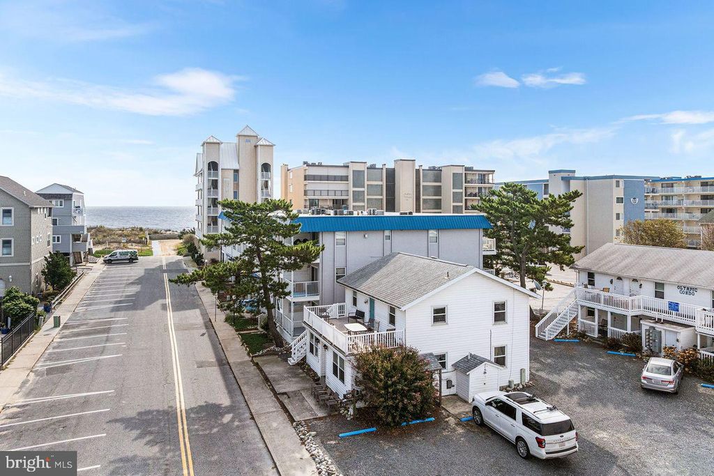 Image 5 of property listing at 13 40TH ST #4, Ocean City, MD 21842