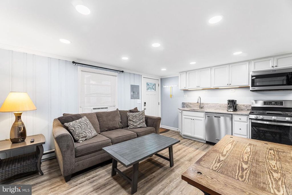 Image 8 of property listing at 13 40TH ST #4, Ocean City, MD 21842