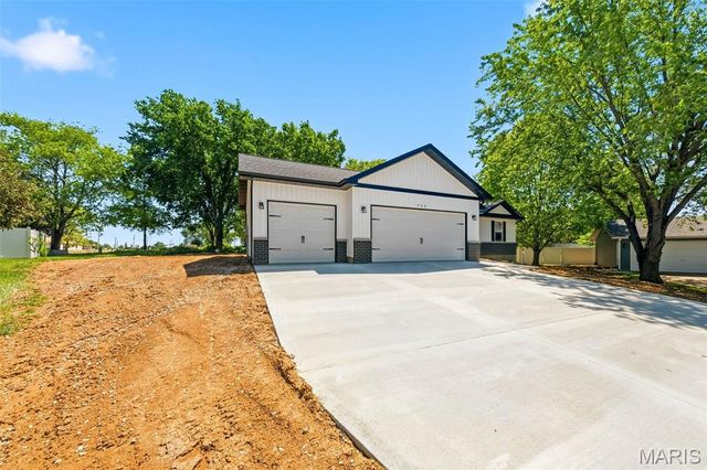 400 Chantilly Court, Warrenton, MO 63383