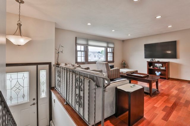 54 Walton Street, Wakefield, MA 01880