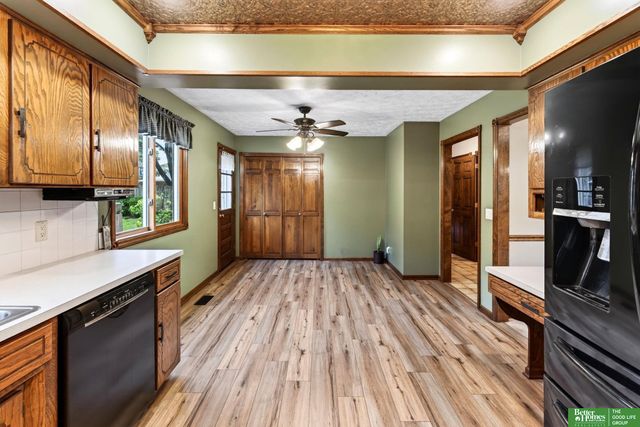 606 Woodbine Drive, Papillion, NE 68046