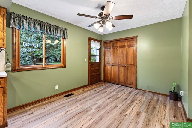 606 Woodbine Drive, Papillion, NE 68046