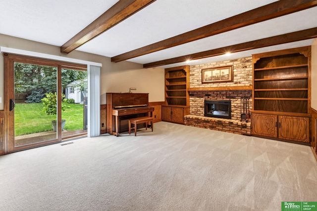 606 Woodbine Drive, Papillion, NE 68046