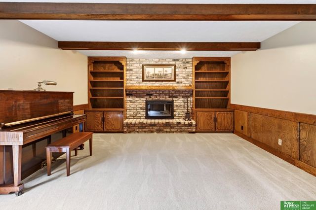 606 Woodbine Drive, Papillion, NE 68046