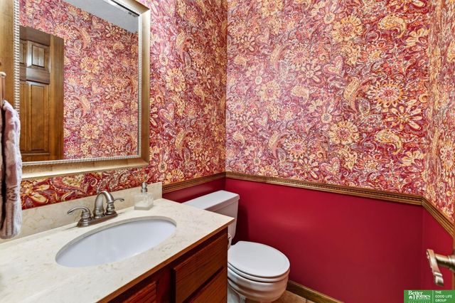 606 Woodbine Drive, Papillion, NE 68046