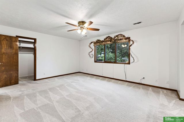 606 Woodbine Drive, Papillion, NE 68046