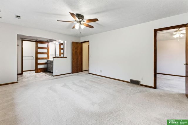 606 Woodbine Drive, Papillion, NE 68046