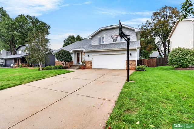 606 Woodbine Drive, Papillion, NE 68046