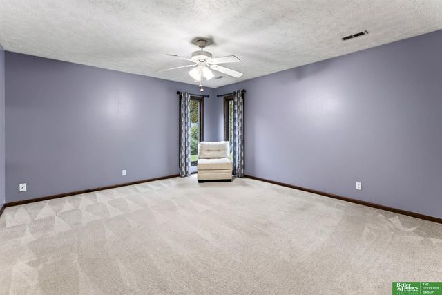 606 Woodbine Drive, Papillion, NE 68046