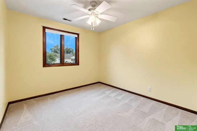 606 Woodbine Drive, Papillion, NE 68046