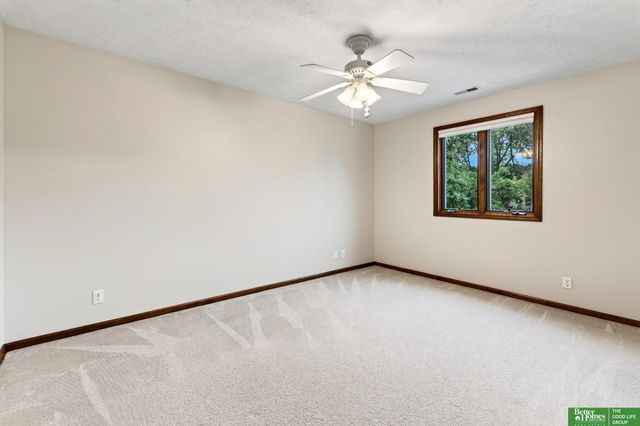 606 Woodbine Drive, Papillion, NE 68046