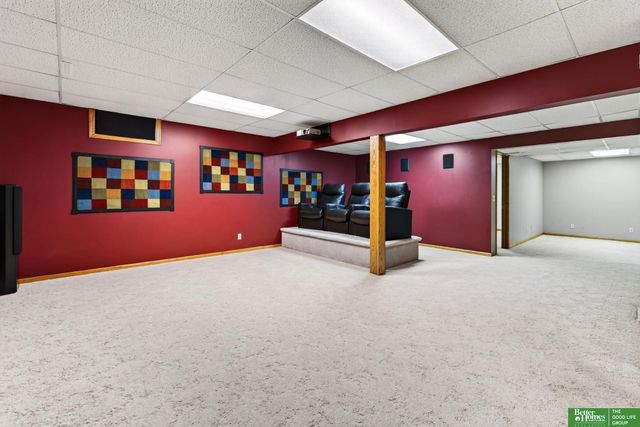 606 Woodbine Drive, Papillion, NE 68046