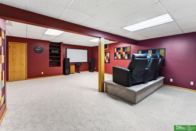606 Woodbine Drive, Papillion, NE 68046