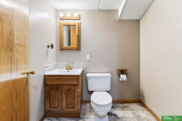 606 Woodbine Drive, Papillion, NE 68046