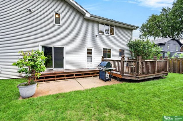 606 Woodbine Drive, Papillion, NE 68046