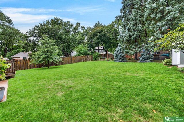 606 Woodbine Drive, Papillion, NE 68046