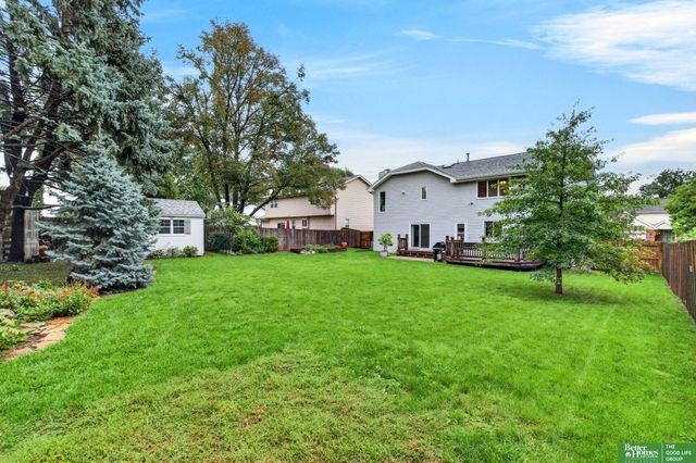 606 Woodbine Drive, Papillion, NE 68046
