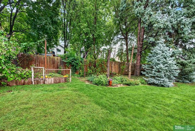 606 Woodbine Drive, Papillion, NE 68046