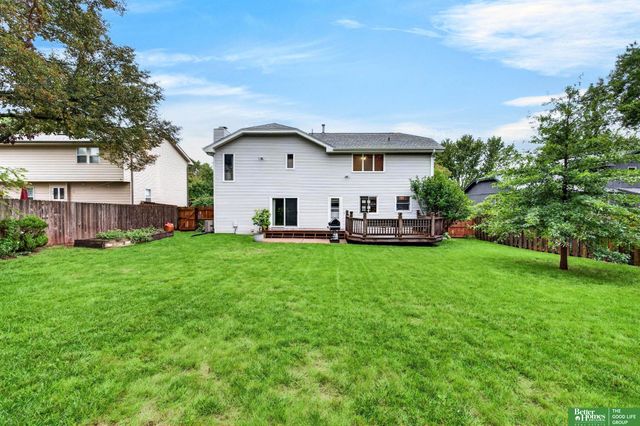 606 Woodbine Drive, Papillion, NE 68046
