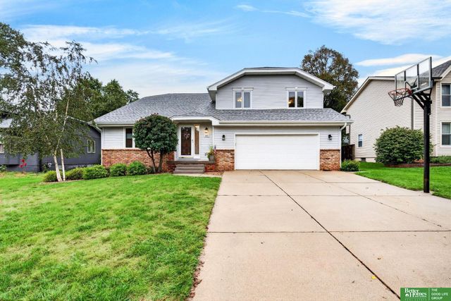 606 Woodbine Drive, Papillion, NE 68046