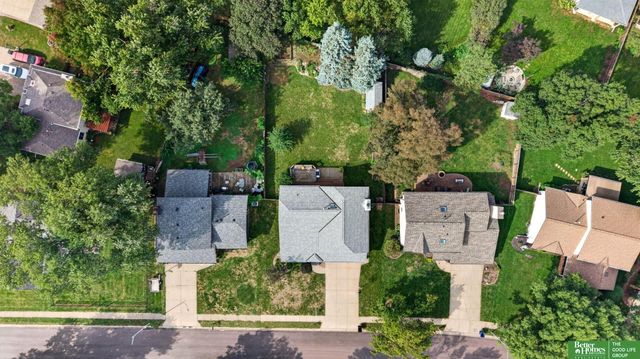 606 Woodbine Drive, Papillion, NE 68046