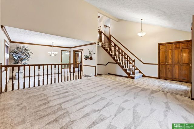 606 Woodbine Drive, Papillion, NE 68046