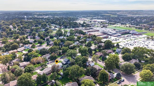 606 Woodbine Drive, Papillion, NE 68046