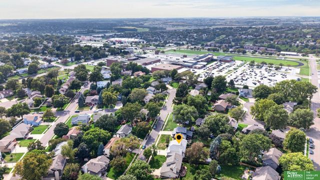 606 Woodbine Drive, Papillion, NE 68046