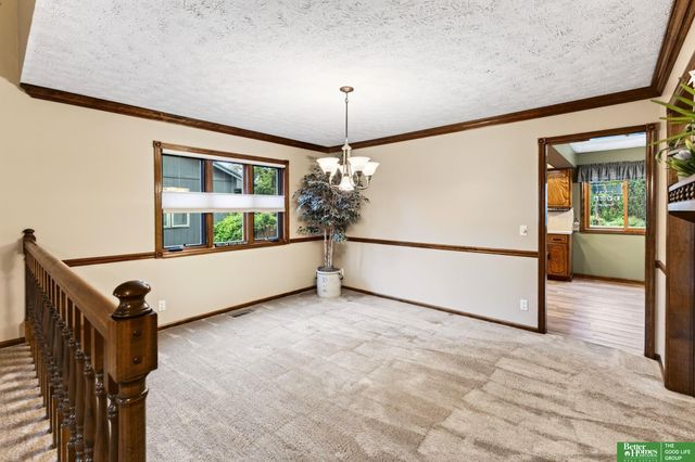 606 Woodbine Drive, Papillion, NE 68046