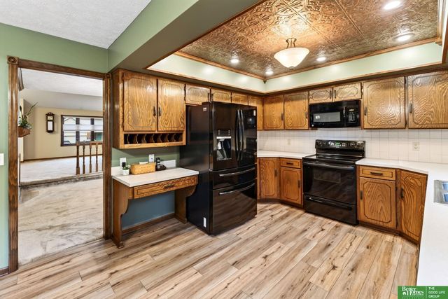 606 Woodbine Drive, Papillion, NE 68046