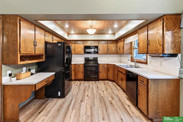 606 Woodbine Drive, Papillion, NE 68046