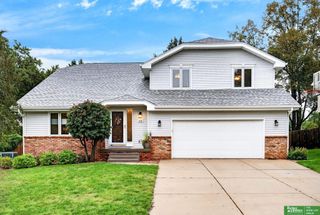606 Woodbine Drive, Papillion, NE 68046