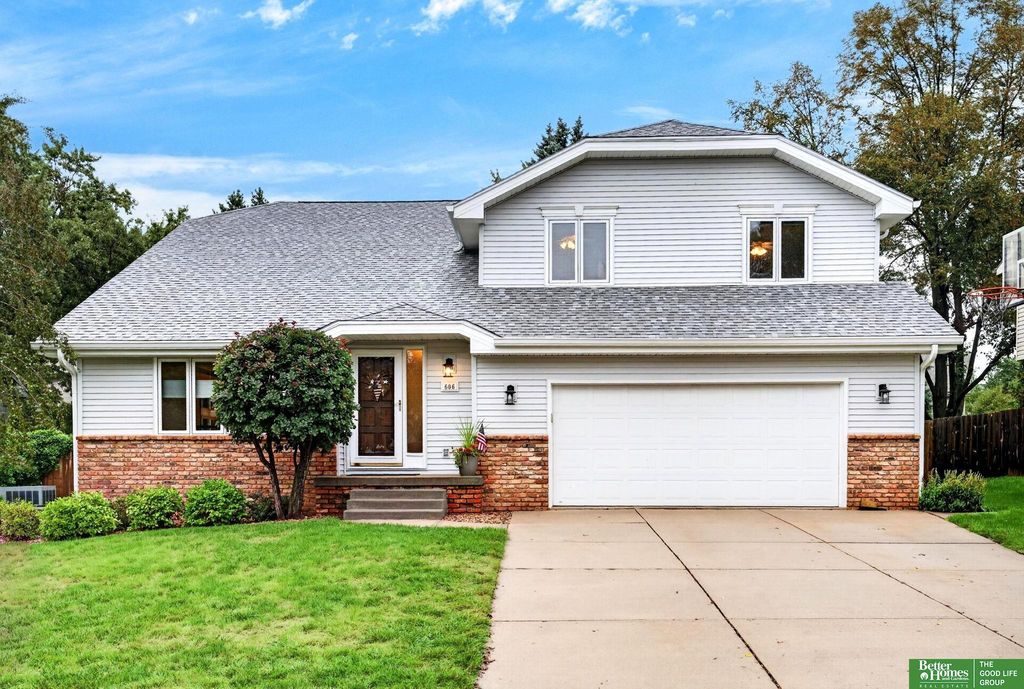 606 Woodbine Drive, Papillion, NE 68046
