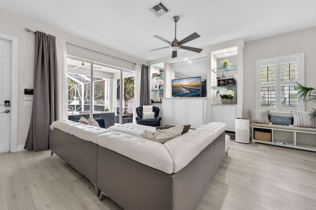 102 Bonaire Lane, Jupiter, FL 33458