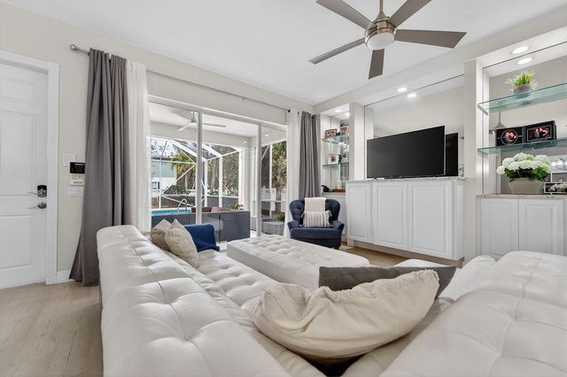 102 Bonaire Lane, Jupiter, FL 33458