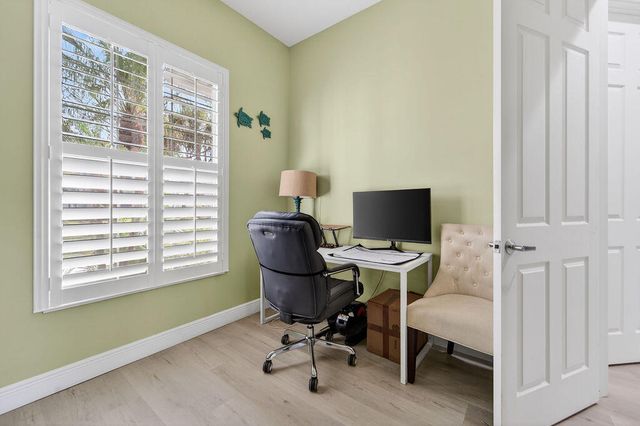 102 Bonaire Lane, Jupiter, FL 33458