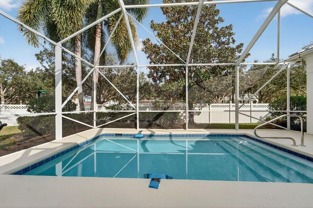 102 Bonaire Lane, Jupiter, FL 33458