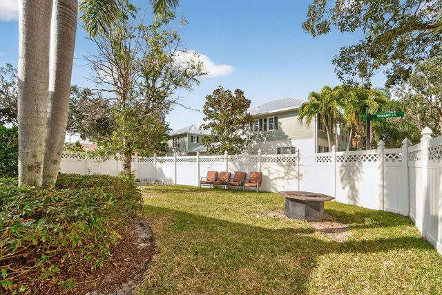 102 Bonaire Lane, Jupiter, FL 33458