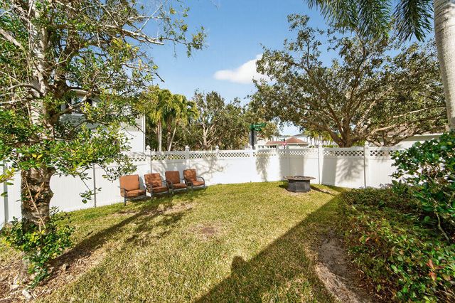 102 Bonaire Lane, Jupiter, FL 33458