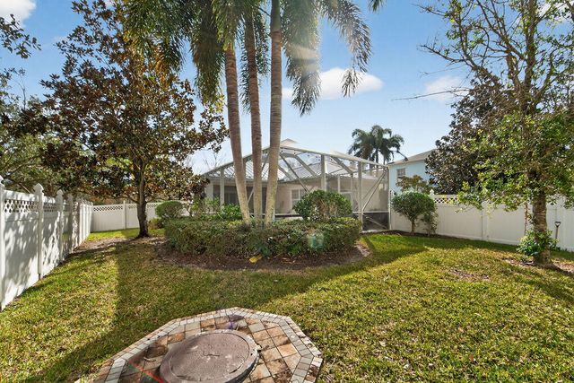 102 Bonaire Lane, Jupiter, FL 33458