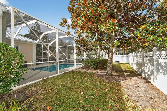 102 Bonaire Lane, Jupiter, FL 33458