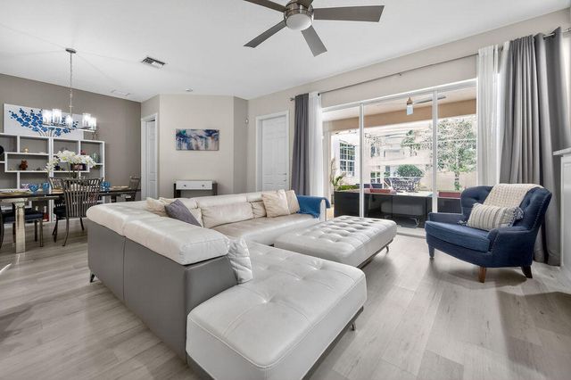 102 Bonaire Lane, Jupiter, FL 33458